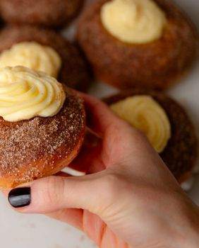 Cimet rolice punjene vanilijom Mateje Kobeščak