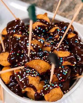 Božićni soundtrack za najslađe zalogaje Ovih sedam božićnih slastica zvuče (i mirišu) kao najveseliji blagdani