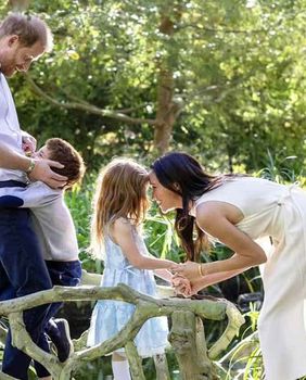 Blagdanska fotografija Meghan Markle i njezine obitelji