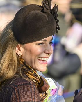 Princeza od Walesa na božićnoj misi u smeđoj boji od glave do pete - 4