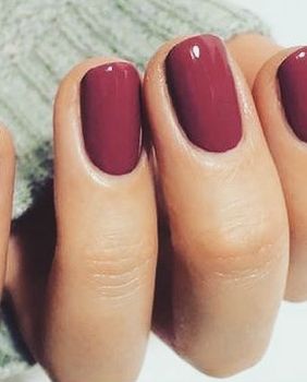 Boja laka za nokte jednako otmjena kao nude nijanse