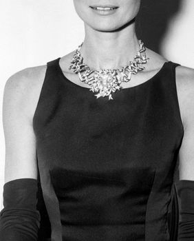 Vrijedni dijamant na glumici Audrey Hepburn