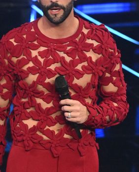 Voditelj Sanrema privlačio je poglede svojim modnim izdanjima