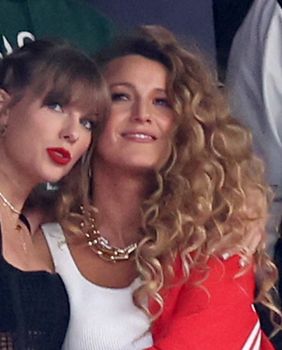 Blake Lively u crvenoj trenirci na Super Bowlu - 3