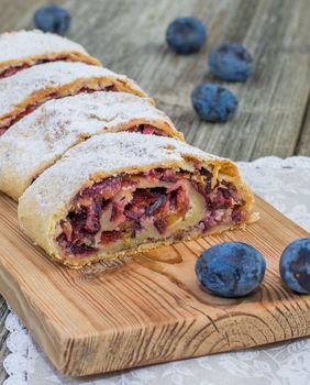 Savijača sa šljivama