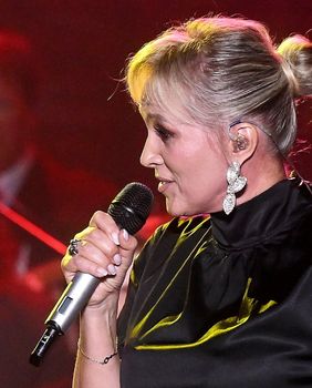 Vanna za pozornicu često bira male crne haljine