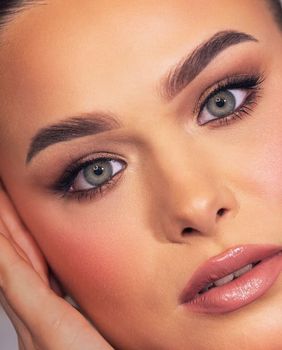 Obrve oblikovane tehnikom Magic Shading Brows