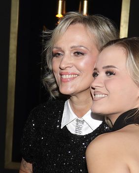 Vana u maloj crnoj svjetlucavoj haljini na promociji albuma Dan po dan u Zagrebu - 1