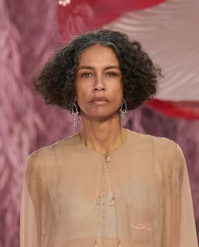 Stephanie Cavalli na reviji Chanel Métiers d’Art 2025/2026.