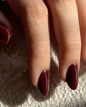 Tamnocrvena manikura zauzela je prvo mjesto