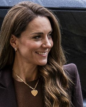 Catherine Middleton u smeđoj haljini Edeline Lee 2026. - 1