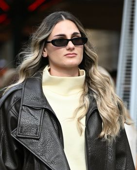 Izdanje sa špice u širokih hlačama