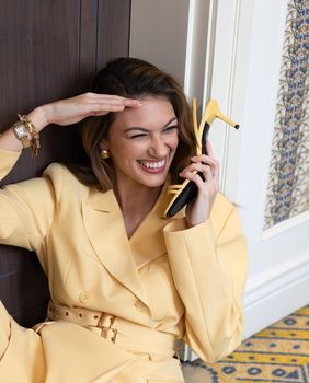 Trendseterice ga već obožavaju: Odijelo koje izgleda kao dizajnerski ulov i nosimo ga baš svugdje