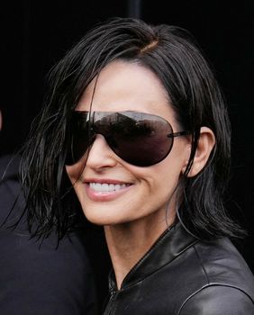 Demi Moore s mokrim bobom na reviji modne kuće Gucci - 6