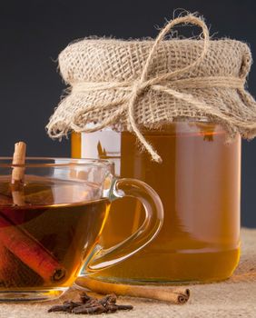 Voda s medom i cimetom