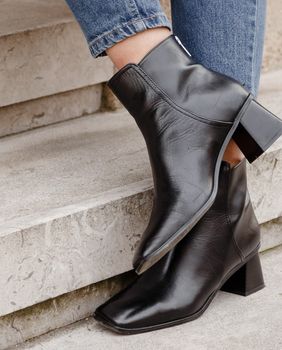 Crne gležnjače su modni klasik