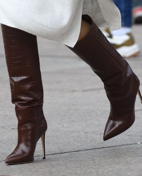 Čizme visokih sara popularan su izbor u zimsko vrijeme