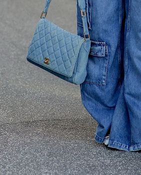 Široke traperice u street style izdanju s Tjedna mode