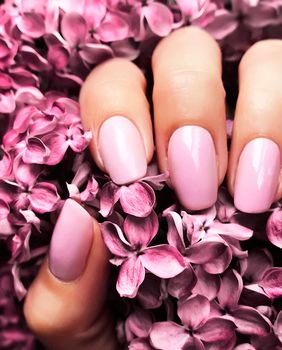 Ružičasta manikura