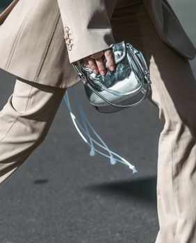 U ormaru se isplati imati elegantne hlače