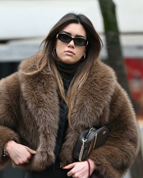 Ljepotica iz Zagreba u nekad popularnim tenisicama