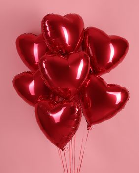 Crveni baloni u obliku srca