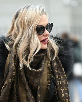 Dama iz Zagreba u čizmama s punom platformom