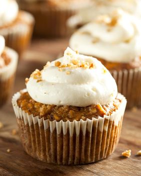 Brzi muffini s cimetom i kremom od sira