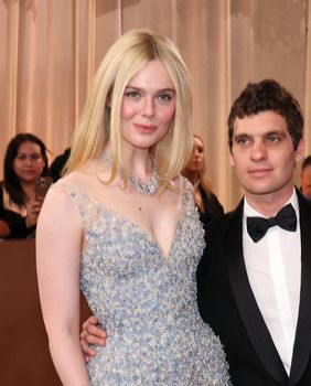 Elle Fanning s dečkom Gusom Wennerom na dodjeli Zlatnih globusa - 3