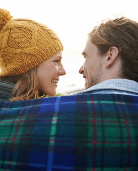 Kada prestanemo juriti za idealom, u odnose se vraćaju mir, lakoća i spontanost