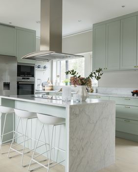 Mramorni otok može izgledati vrlo efektno u kuhinji - 7