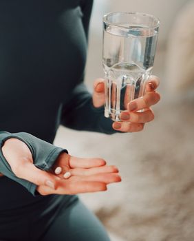 Žena uzima nadomjestak prehrani