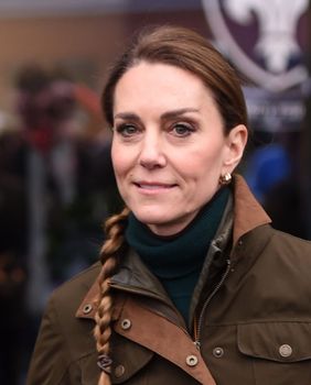 Catherine Middleton u skinny trapericama i gojzericama - 5