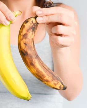 Kako banana postaje sve zrelija i počinje se osipati smeđim točkicama, u njoj se znatno povećava razina šećera