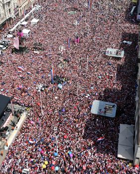 Procjenjuje se da je Vatrene na glavnom zagrebačkom trgu dočekalo oko 110 tisuća ljudi