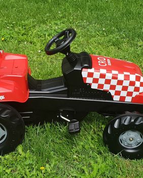 Dječji traktorčić s natpisom CRO EDITION