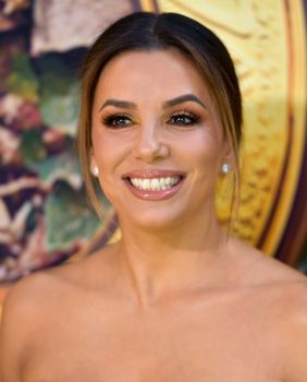 Eva Longoria u haljini koja savršeno naglašava preplanulu put - 5