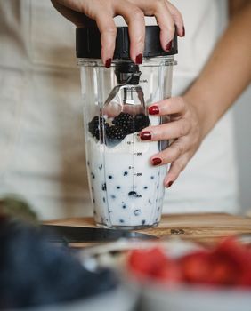 U blenderu možete spravljati i ukusne domaće kreme i sladolede