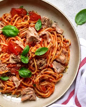 Tjestenina s rajčicom i tunom