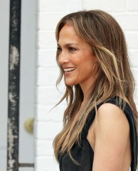 Jennifer Lopez u crnom kombinezonu