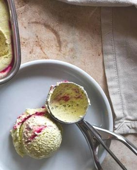 Sladoled od pistacije i maline