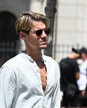 Muška moda iz centra Zagreba u Birkenstock Arizona natikačama