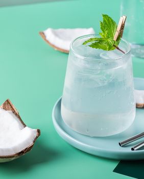 Džin-tonik s kokosom