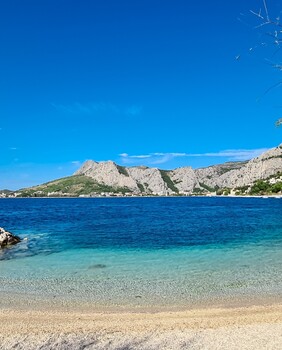 Plaža Brzet, Omiš