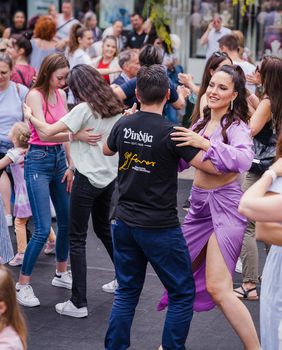 Zapleši s nama - 13