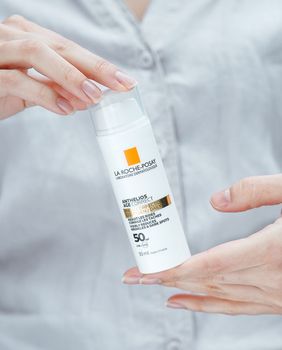 LA ROCHE-POSAY ANTHELIOS AGE CORRECT SPF50
