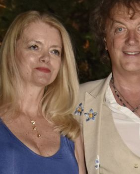 Vjekoslava Huljić u pripijenoj plavoj haljini na Melodijama Jadrana - 3