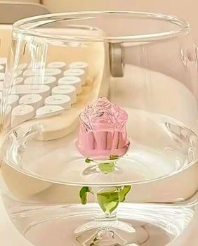 Šalica s trodimenzionalnom ružom s Temua