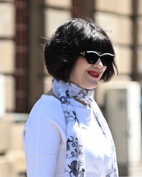 Mirela Holy u bijeloj kombinaciji