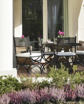 Glamurozna terasa u večernjim satima izgleda naročito čarobno - 4